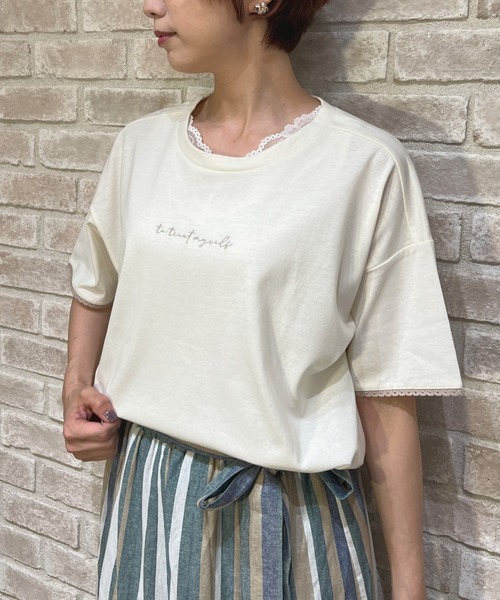 axes femme(アクシーズファム)の「ラメ刺繍ロゴTシャツ(Tシャツ/カットソー・レディース・キナリ/チャコール/グレイッシュベージュ/ブルー・FREE)」の2枚目の写真