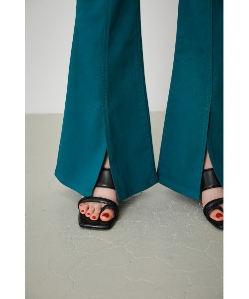 AZUL by moussy(アズールバイマウジー)の「CENTER SLIT COLOR FLARE PT/センタースリットカラーフレアーパンツ(その他パンツ・レディース・ダークブルー/マジェンタ/ブラック・MEDIUM/SMALL)」の21枚目の写真