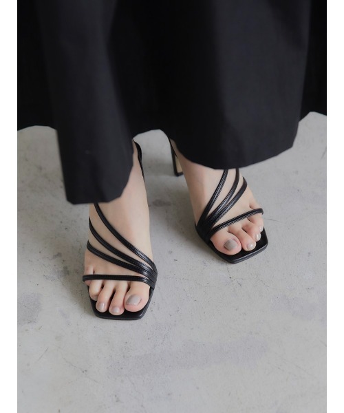 amel(エイメル)の「narrow strap flat heel sandal(サンダル・レディース・ブラック・23.5cm/23.0cm/25.0cm/24.5cm/24.0cm)」の2枚目の写真