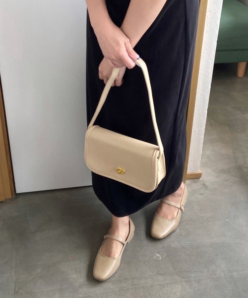 LAUIR(ラウアー)の「ストラップパンプス(パンプス・レディース・ブラック/クリーム/ベージュ・35/36/37/38/39)」の10枚目の写真