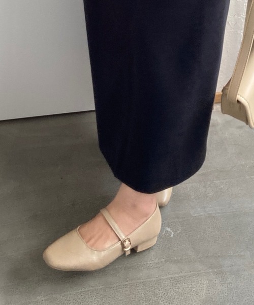 LAUIR(ラウアー)の「ストラップパンプス(パンプス・レディース・ブラック/クリーム/ベージュ・35/36/37/38/39)」の11枚目の写真