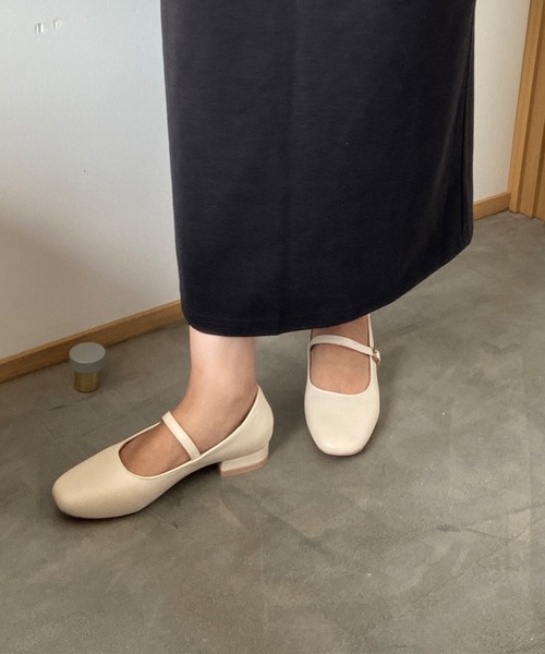 LAUIR(ラウアー)の「ストラップパンプス(パンプス・レディース・ブラック/クリーム/ベージュ・35/36/37/38/39)」の4枚目の写真