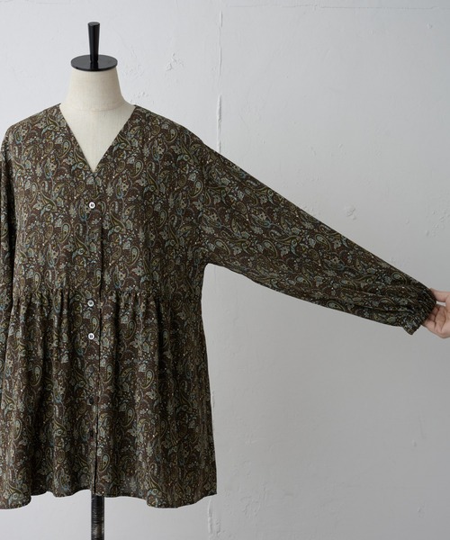 BEARDSLEY（ビアズリー）の「ギャザーブラウス：シーズンレスアイテム