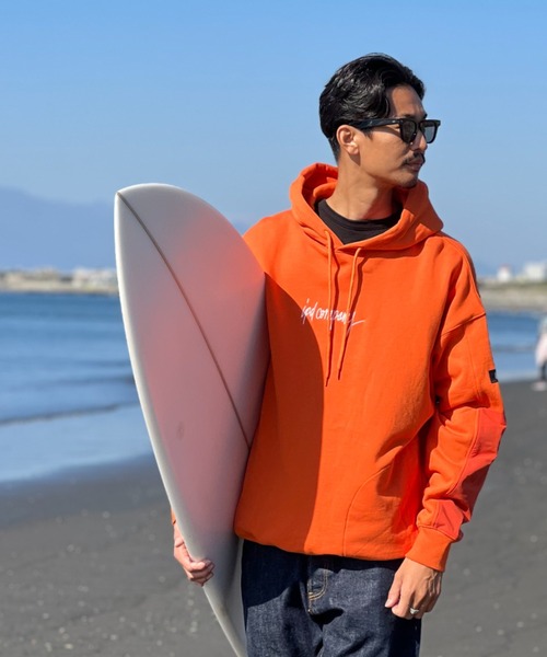 IPD（アイピーディー）の「【IPD】OG ELBOW PATCH HOODIE（スウェット・メンズ・オレンジ/ヘザーグレー/ブラック・MEDIUM/LARGE/X-LARGE）」の2枚目の写真