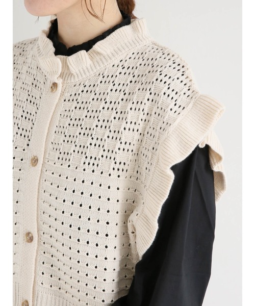 ehka sopo(エヘカソポ)の「フリルニットベスト(ベスト・レディース・ブラウン/グリーン/キナリ・フリ-)」の11枚目の写真