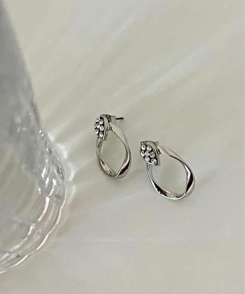 prose verse（プロズヴェール）の「ラインストーンフープピアス（ピアス（両耳用）・レディース・シルバー/ゴールド・ﾌﾘ-）」の2枚目の写真