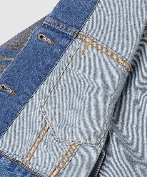 GANNI(ガニー)の「Gold Denim Cropped Trucker Jacket(デニムジャケット・レディース・ゴールド・34/38/36)」の5枚目の写真
