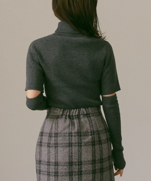 N WITH.(エヌウィズ)の「ベーシックタートルニット(ニット/セーター・レディース・レッド/グレー/ベージュ・FREE)」の9枚目の写真