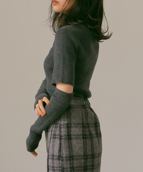 N WITH.(エヌウィズ)の「ベーシックタートルニット(ニット/セーター・レディース・レッド/グレー/ベージュ・FREE)」の8枚目の写真