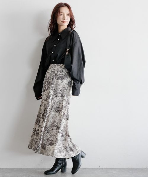 mysty woman(ミスティウーマン)の「パールボタンBIGシャツ 176163(シャツ/ブラウス・レディース・ブラック/オフホワイト・FREE)」の7枚目の写真
