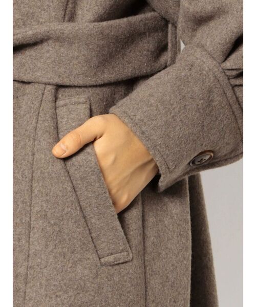 MURUA（ムルーア）の「マキシボリュームスリーブコート（ダウンジャケット/コート・レディース・ブラック/モカ・1/2）」の8枚目の写真