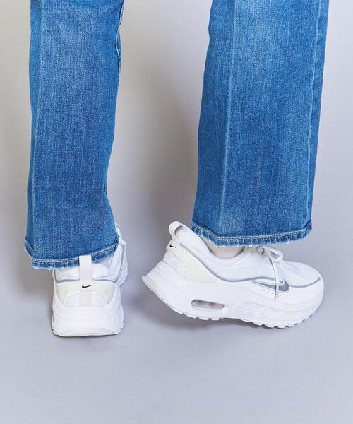 NIKE(ナイキ)の「<NIKE>ウィメンズ AIRMAX BLISS ホワイト/スニーカー(スニーカー・レディース・ホワイト・23cm/24cm/24.5cm/25cm/23.5cm)」の3枚目の写真