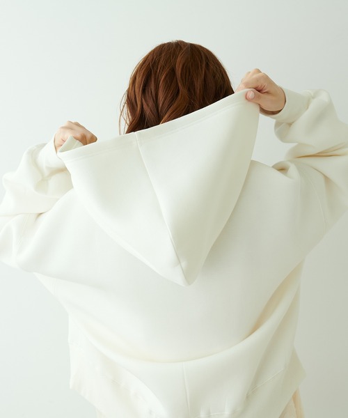 natural couture（ナチュラルクチュール）の「リバイバル/ハーフZIPダンボールショート丈プルパーカー（パーカー・レディース・オフホワイト/ブラック/ベージュ/グレー・FREE）」の16枚目の写真