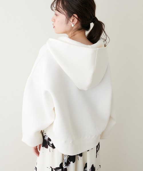 natural couture（ナチュラルクチュール）の「リバイバル/ハーフZIPダンボールショート丈プルパーカー（パーカー・レディース・オフホワイト/ブラック/ベージュ/グレー・FREE）」の6枚目の写真