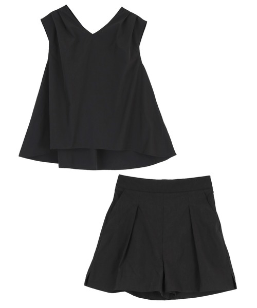 Ｖネックトップス＆ショートパンツラッシュガード