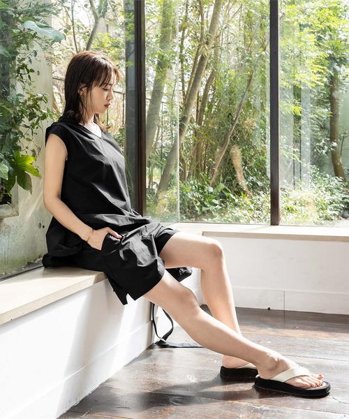 Ｖネックトップス＆ショートパンツラッシュガード