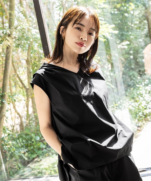 Ｖネックトップス＆ショートパンツラッシュガード