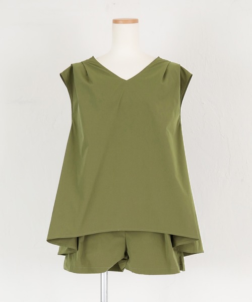 Ｖネックトップス＆ショートパンツラッシュガード