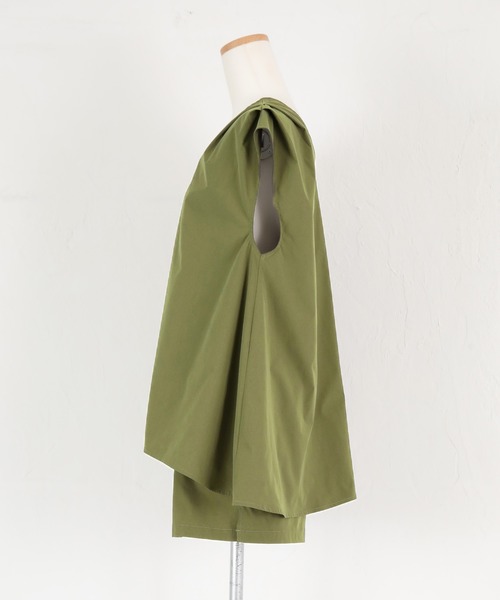 Ｖネックトップス＆ショートパンツラッシュガード