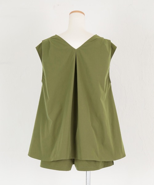 Ｖネックトップス＆ショートパンツラッシュガード