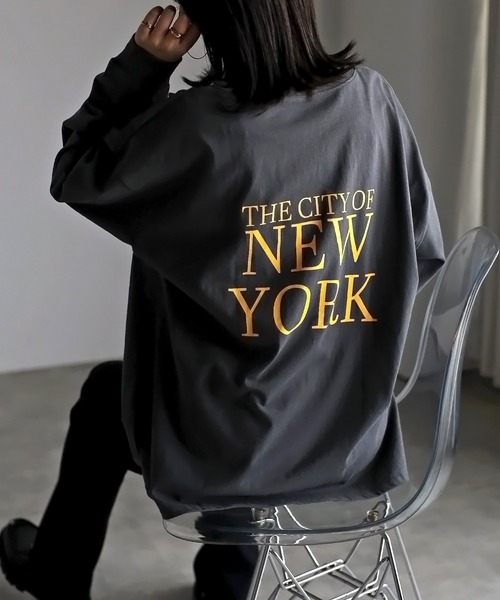 Bonjour Sagan(ボンジュールサガン)の「バックプリントNEWYORKロゴロンT(Tシャツ/カットソー・レディース・グレー/オフホワイト/チャコールグレー・FREE)」の1枚目の写真