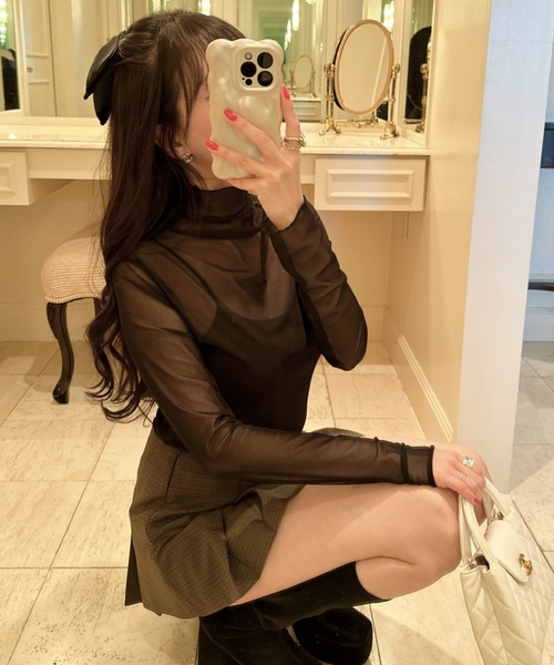 COCOMOMO（ココモモ）の「秋も活躍♪大人フェミニン シアーハイネック トップス（Tシャツ/カットソー・レディース・ピンク/イエロー/ベージュ/ブラウン/グリーン/ブラック/ホワイト/ライトブルー/チャコール/ダークグリーン/ブルー系その他/イエロー系その他/オレンジ系その他/ホワイト系その他/ブラック系その他/グレー系その他・FREE）」の3枚目の写真