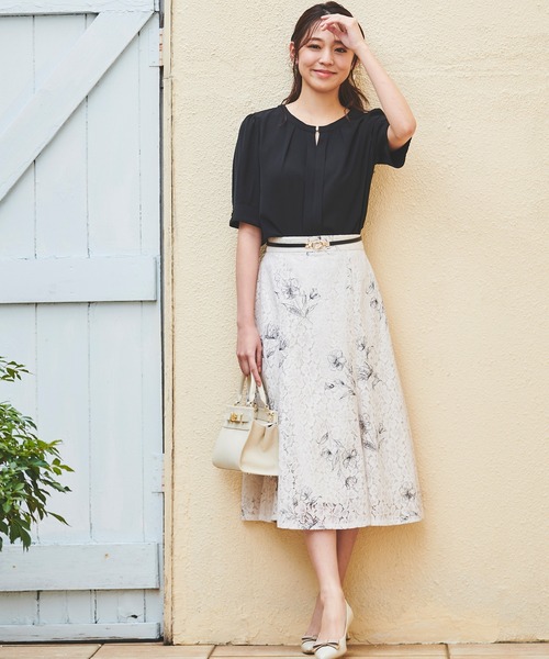 新品　レッセパッセ　花柄レーススカート LAISSE PASSE（レッセパッセ）の「フラワープリントレースナロー