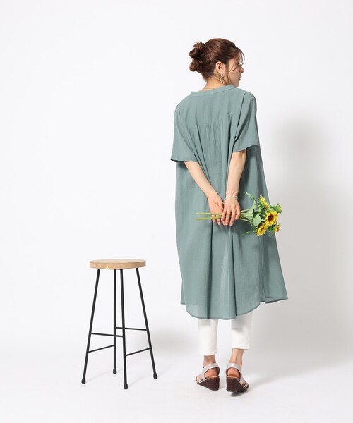 SHOO・LA・RUE(シューラルー)の「◆ふわり軽い コットンシフォン ロングシャツ(シャツ/ブラウス・レディース・ブラック/ライトベージュ/ダークオレンジ/ライトグリーン・04/03/02)」の13枚目の写真