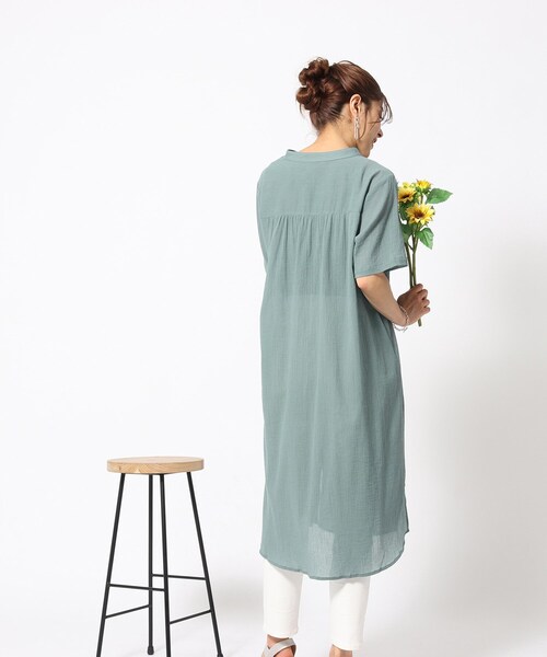 SHOO・LA・RUE(シューラルー)の「◆ふわり軽い コットンシフォン ロングシャツ(シャツ/ブラウス・レディース・ブラック/ライトベージュ/ダークオレンジ/ライトグリーン・04/03/02)」の16枚目の写真