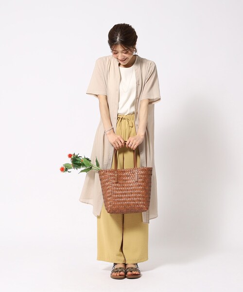 SHOO・LA・RUE(シューラルー)の「◆ふわり軽い コットンシフォン ロングシャツ(シャツ/ブラウス・レディース・ブラック/ライトベージュ/ダークオレンジ/ライトグリーン・04/03/02)」の17枚目の写真