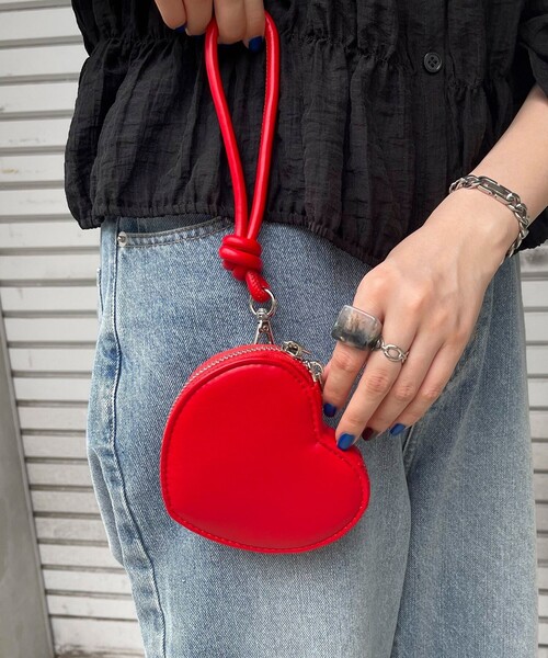 fredy emue（フレディエミュ）の「ハートポーチストラップ（ポーチ・レディース・ピンク/ブラック/グリーン/ブラック系その他3・FREE）」の4枚目の写真