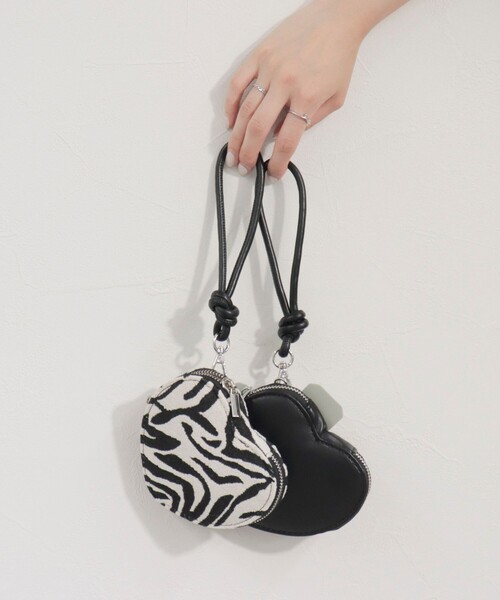 fredy emue（フレディエミュ）の「ハートポーチストラップ（ポーチ・レディース・ピンク/ブラック/グリーン/ブラック系その他3・FREE）」の3枚目の写真