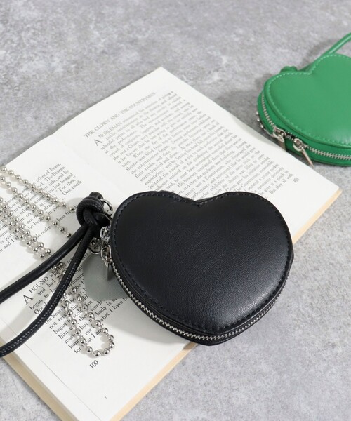 fredy emue（フレディエミュ）の「ハートポーチストラップ（ポーチ・レディース・ピンク/ブラック/グリーン/ブラック系その他3・FREE）」の2枚目の写真