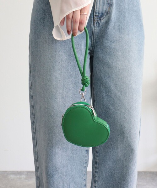 fredy emue（フレディエミュ）の「ハートポーチストラップ（ポーチ・レディース・ピンク/ブラック/グリーン/ブラック系その他3・FREE）」の5枚目の写真