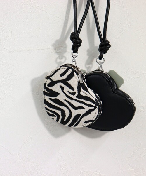 fredy emue（フレディエミュ）の「ハートポーチストラップ（ポーチ・レディース・ピンク/ブラック/グリーン/ブラック系その他3・FREE）」の10枚目の写真