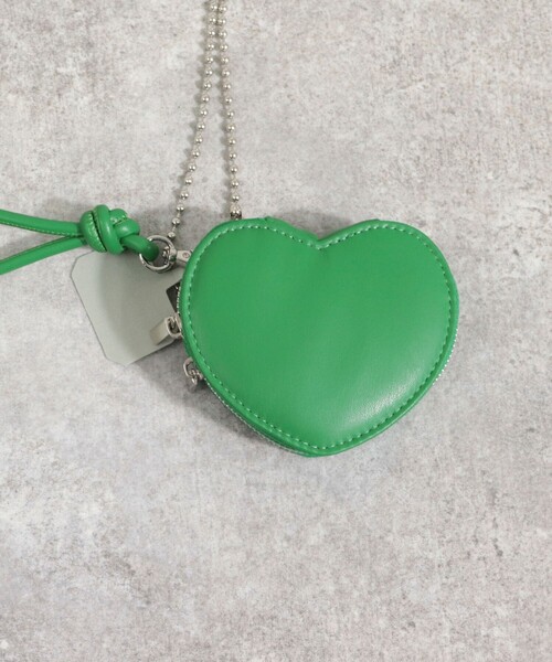 fredy emue（フレディエミュ）の「ハートポーチストラップ（ポーチ・レディース・ピンク/ブラック/グリーン/ブラック系その他3・FREE）」の13枚目の写真