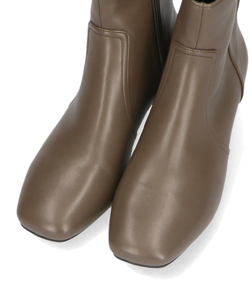 WA ORiental TRaffic(ダブルエーオリエンタルトラフィック)の「スクエアトゥ プレーン ショートブーツ 32401(ブーツ・レディース・ブラック/ホワイト/グレー/ベージュ・S/M/L/LL/3L/SS)」の7枚目の写真