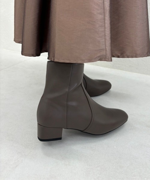 WA ORiental TRaffic(ダブルエーオリエンタルトラフィック)の「スクエアトゥ プレーン ショートブーツ 32401(ブーツ・レディース・ブラック/ホワイト/グレー/ベージュ・S/M/L/LL/3L/SS)」の21枚目の写真