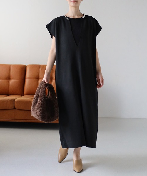 sakishimatokyo(サキシマトーキョー)の「パールボタンキーネックワンピース(ワンピース・レディース・ベージュ/ブラック/グレー/アイボリー・FREE)」の6枚目の写真