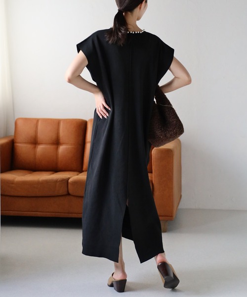 sakishimatokyo(サキシマトーキョー)の「パールボタンキーネックワンピース(ワンピース・レディース・ベージュ/ブラック/グレー/アイボリー・FREE)」の8枚目の写真