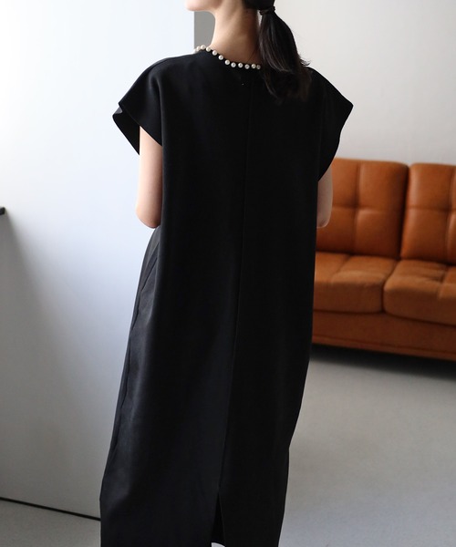 sakishimatokyo(サキシマトーキョー)の「パールボタンキーネックワンピース(ワンピース・レディース・ベージュ/ブラック/グレー/アイボリー・FREE)」の10枚目の写真
