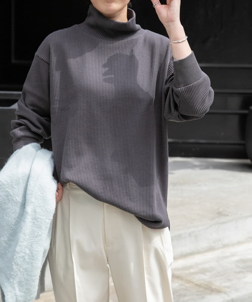 FORK&SPOON(フォークアンドスプーン)の「FORK&SPOON 起毛ワッフルタートルプルオーバー(Tシャツ/カットソー・レディース・ベージュ/オフホワイト/チャコールグレー・1)」の2枚目の写真