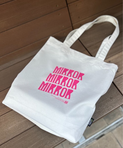 mi via loca(ミヴィアロカ)の「RECYCLED SOFT FABRIC MIRRORロゴ トートバッグ(トートバッグ・レディース・ホワイト系その他/アイボリー/ブラック/レッド・FREE)」の6枚目の写真