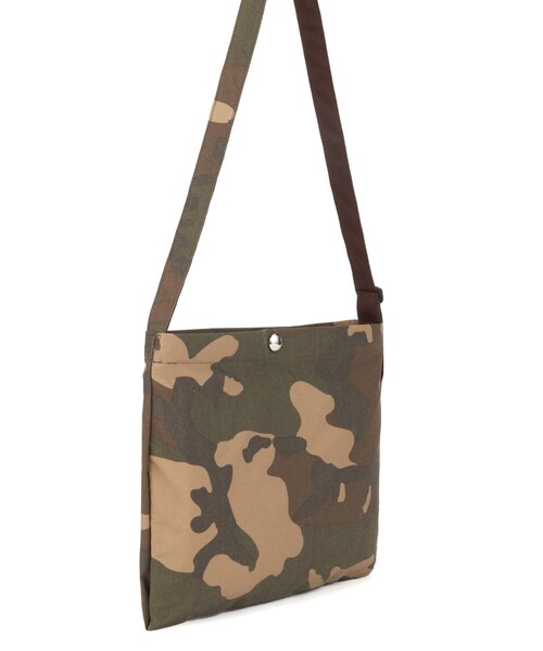 TOFF&LOADSTONE（トフアンドロードストーン）の「サコッシュ カモフラージュ（ショルダーバッグ・メンズ・カーキ・00）」の3枚目の写真