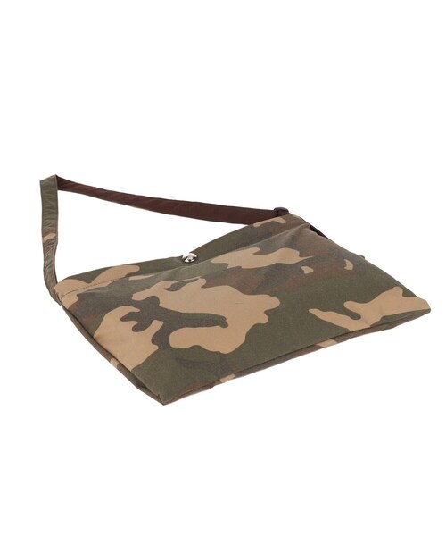 TOFF&LOADSTONE（トフアンドロードストーン）の「サコッシュ カモフラージュ（ショルダーバッグ・メンズ・カーキ・00）」の5枚目の写真