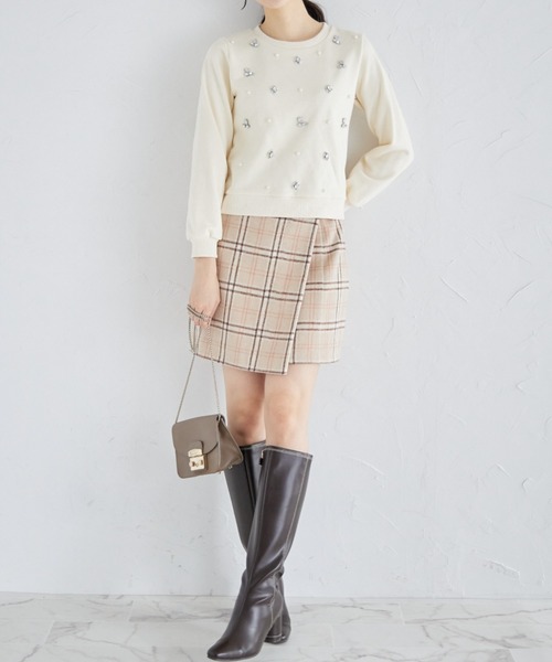 tocco closet(トッコ クローゼット)の「【ZOZO限定カラー】ビジュー付き裏毛プルオーバー(スウェット・レディース・チャコールグレー/グレー/クリーム・M)」の4枚目の写真