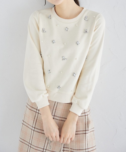 tocco closet(トッコ クローゼット)の「【ZOZO限定カラー】ビジュー付き裏毛プルオーバー(スウェット・レディース・チャコールグレー/グレー/クリーム・M)」の5枚目の写真