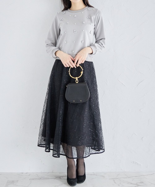tocco closet(トッコ クローゼット)の「【ZOZO限定カラー】ビジュー付き裏毛プルオーバー(スウェット・レディース・チャコールグレー/グレー/クリーム・M)」の9枚目の写真