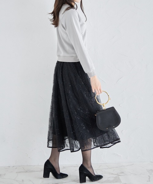 tocco closet(トッコ クローゼット)の「【ZOZO限定カラー】ビジュー付き裏毛プルオーバー(スウェット・レディース・チャコールグレー/グレー/クリーム・M)」の12枚目の写真