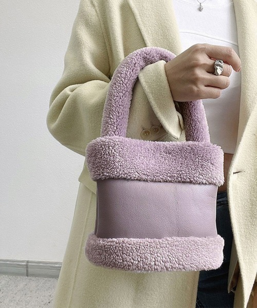 Miniministore(ミニミニストア)の「ファーバケツバッグ エコファーバッグ秋冬(ハンドバッグ・レディース・サーモンピンク/ベージュ/ブラウン/イエロー/グリーン/ラベンダー/アイボリー・フリー)」の5枚目の写真